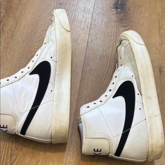 Nike Vintage High-Tops in White and Black Size 11 Used Condition - Picture 8 of 12